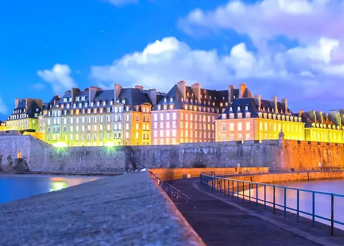 Nice 34M Near The Port Of Saint-Malo